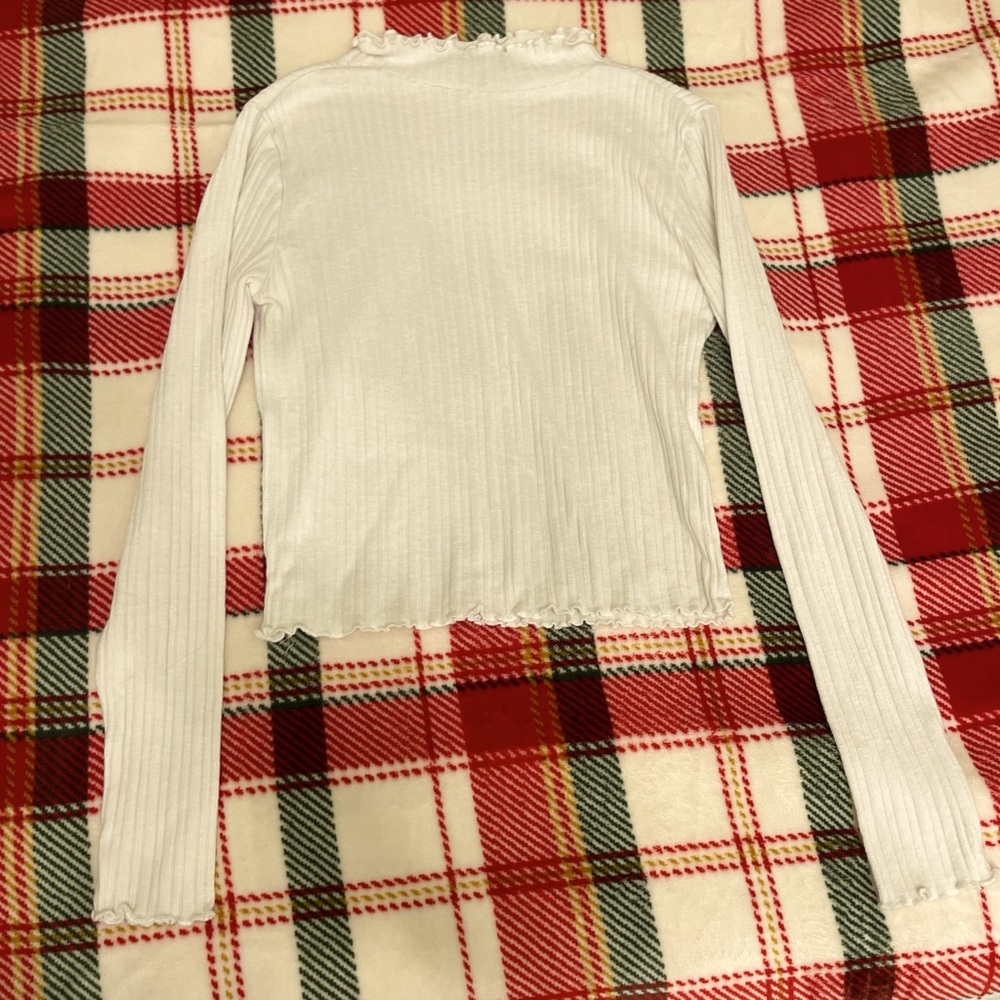 White turtleneck long-sleeved top